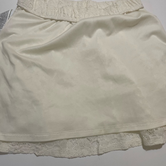 Forever 21 lace mini flared skirt - Picture 5 of 6